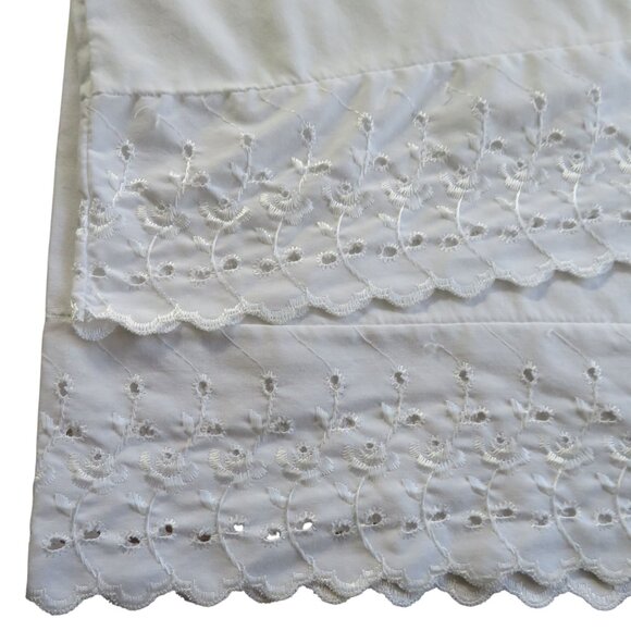 Vintage White Standard Pillowcases 2 Embroidered Scalloped Edges 20"x26" Cottage - Picture 4 of 10